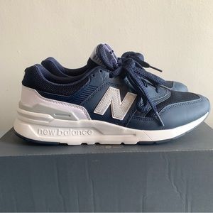 New Balance women’s 997H blue shoes size 9